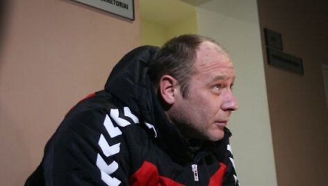 Buvęs auk&scaron;tas &Scaron;ilutės komisariato pareigūnas Artūras Rimkus neigė visus kaltinimus. 