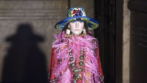  &bdquo;Gucci&ldquo; 2019 m. pavasario ir vasaros kolekcijos modelis