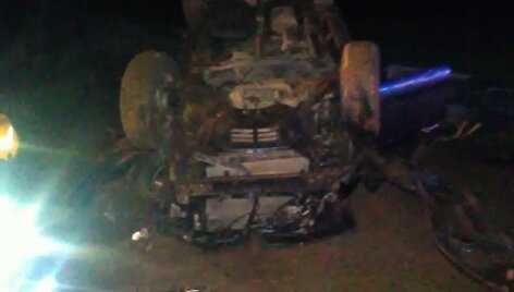 Apvirtęs automobilis
