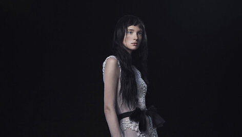 &bdquo;Vera Wang&ldquo; 2016 m. rudens vestuvinių suknelių kolekcijos modelis