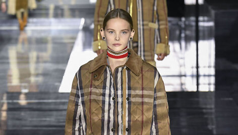 &bdquo;Burberry&ldquo; 2020&ndash;2021 m. rudens ir žiemos kolekcijos modelis