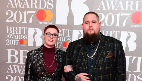 Atlikėjas Rag'n'Bone Man su žmona Beth Rouy