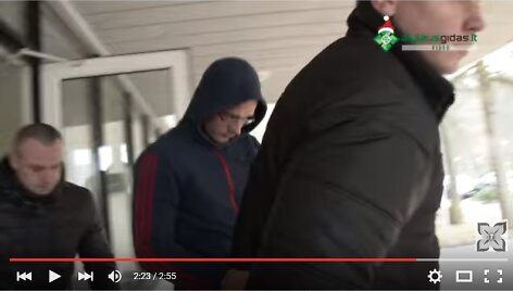 Alytaus rajono apylinkės teismo sprendimu, įtariamasis nužudymu suimtas maksimaliam trijų mėnesių laikotarpiui.