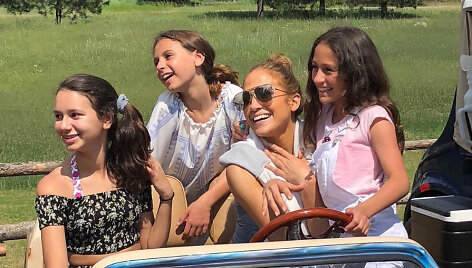 Jennifer Lopez su savo ir Alexo Rodriguezo dukromis