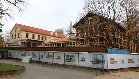 Taip &scaron;iuo metu atrodo restauruojama legendinio Palangos kurhauzo medinė dalis