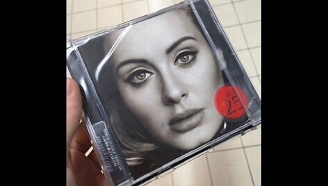 Adele gerbėja&nbsp;tikina, kad albumą rado prekybos centre &bdquo;Target&ldquo;