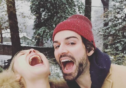 Elizabeth Olsen su muzikantu Robbie Arnettu 
