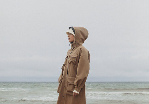 &bdquo;Ducktail Rainwear&ldquo; naujos kolekcijos modelis