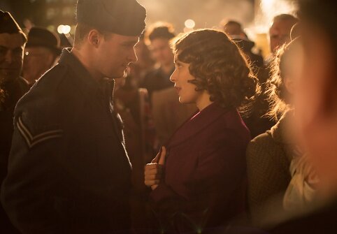 Jackas Reynoras ir Sarah Gadon filme „Naktis be karūnos“