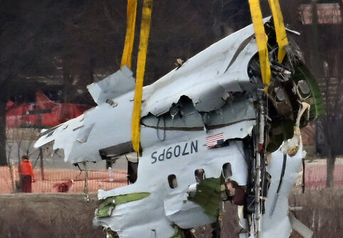 Aviakatastrofoje Va&scaron;ingtone sudužusio lėktuvo nuolaužos