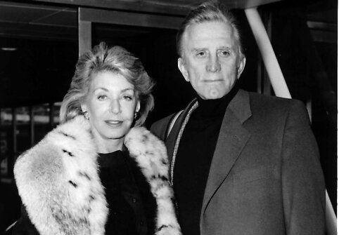 Kirkas Douglasas su žmona Anne 1985 metais