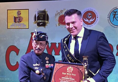 Aleksandras Brokas su vienu i&scaron; Balio karali&scaron;kųjų rūmų atstovų