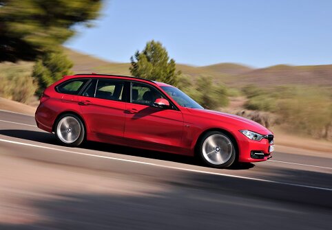 Atnaujinti BMW modeliai, varikliai ir įranga