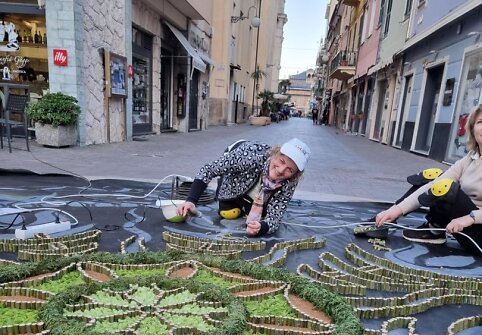 Mitkaičių kaimo bendruomenė dalyvauja Italijoje vykstančiame floristinių ornamentinių kilimų festivalyje