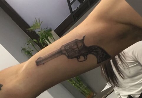 Julijaus Aleksovo tatuiruotė