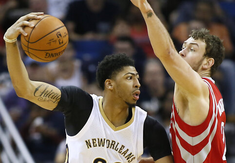 Anthony Davisas ir Donatas Motiejūnas