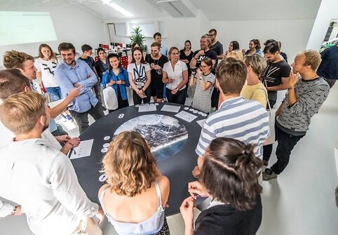 Grupė architektūros bei urbanistikos studentų bei jų vadovai pristatė pirmines ilgalaikes urbanistines vizijas bei ekonomines strategijas Neringos ateičiai