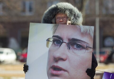 Neringos Venckienės rėmėjai Nepriklausomybės aik&scaron;tėje susirinko į protesto akciją.