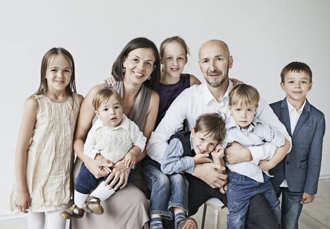 Salinių &scaron;eima. Nuotraukoje trūksta jauniausios narės Marijos