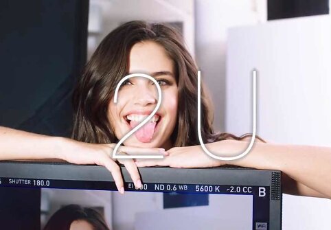 Sara Sampaio Justino Bieberio ir Davido Guettos klipe &bdquo;2U&ldquo;
