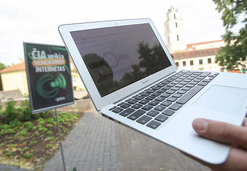 K.Sirvydo skvere pademonstruota galimybė naudotis nemokamu belaidžiu internetu.