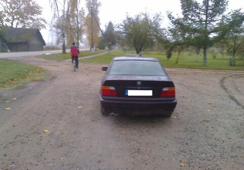 Kėdainių rajone rastas pabėgęs i&scaron; avarijos vietos BMW