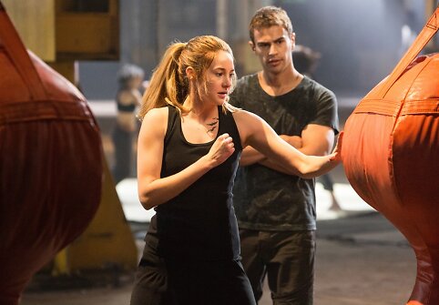Shailene Woodley ir Theo Jamesas filme &bdquo;Divergentė&ldquo;