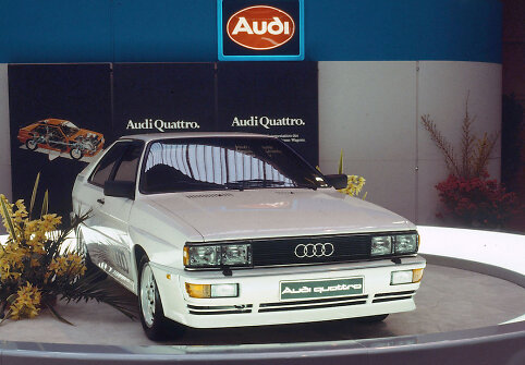  1980 m. pavasarį vykusioje tarptautinėje Ženevos automobilių parodoje &bdquo;Audi&ldquo; pristatė pirmąjį visų ratų pavara varomą &bdquo;quattro&ldquo;. 