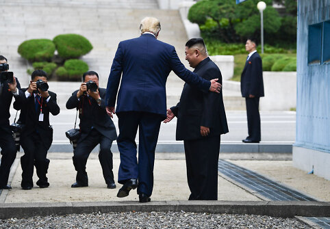 Trečią kartą susitiko Donaldas Trumpas ir Kim Jong Unas
