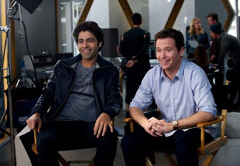 Adrianas Grenieras ir Kevinas Connolly filme „Draugeliai“
