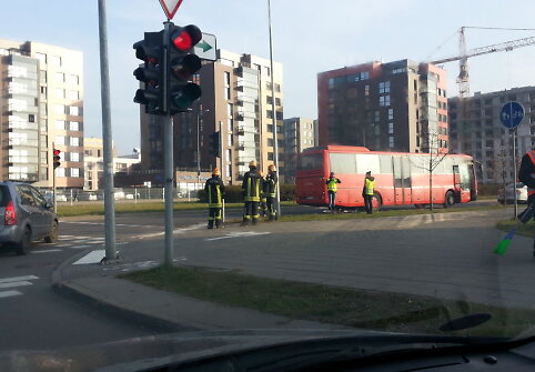 Vilniuje autobusas pervažiavo dviratininkę.