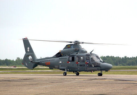 Lietuvos kariuomenė įsigijo naują paie&scaron;kos ir gelbėjimo sraigtasparnį &bdquo;Eurocopter&ldquo; AS365N3+  &bdquo;Dauphin&ldquo;.