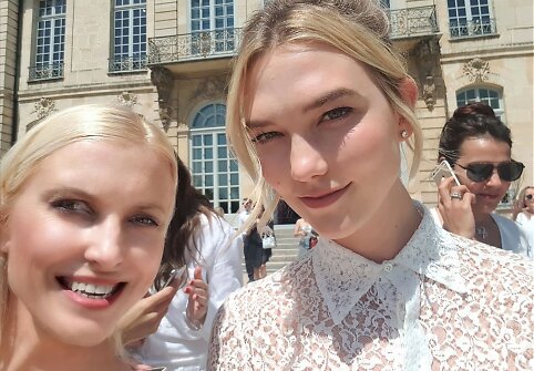 Marija Lama ir Karlie Kloss Paryžiaus aukštosios mados savaitėje