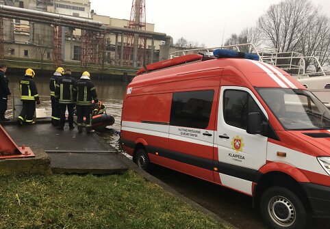 Danės upėje išsiliejo dyzelinas