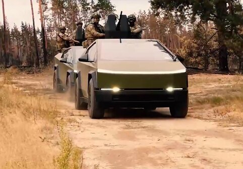 Ramzanas Kadyrovas tvirtina į karą Ukrainoje pasiuntęs du pikapus &bdquo;Tesla Cybertruck&ldquo;