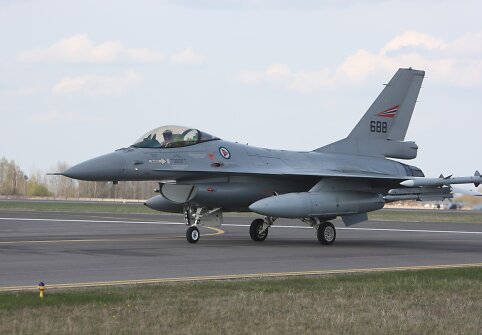 Aviacijos bazėje &Scaron;iauliuose leidžiasi NATO lėktuvas