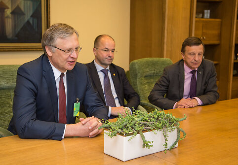 Premjeras Saulius Skvernelis susitiko su Universitetų pažangos konferencijos rektoriais 