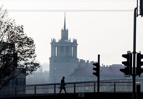 Vilnius paniręs į melsvą rūką