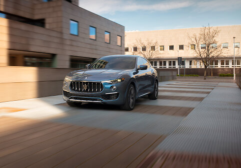 Naujasis &bdquo; Maserati Levante Hybrid&ldquo;