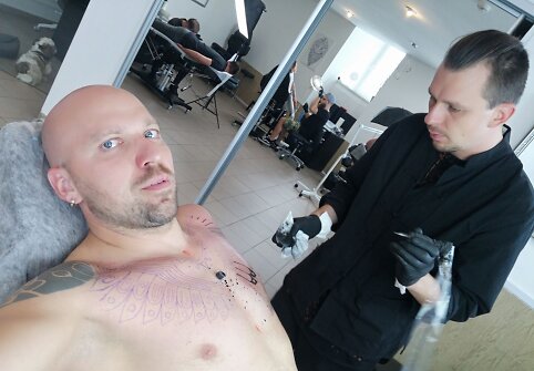 Remigijus Žiogas pasidarė indėni&scaron;ką tatuiruotę