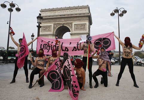 &bdquo;Femen&ldquo; protestas Paryžiuje 