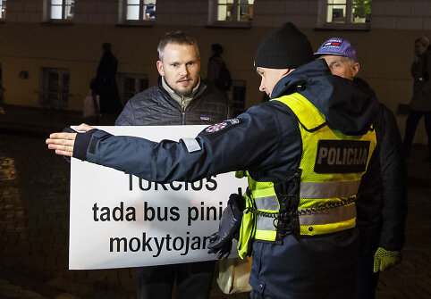 Streikuojančių mokytojų palaikymo akcija prie Prezidentūros