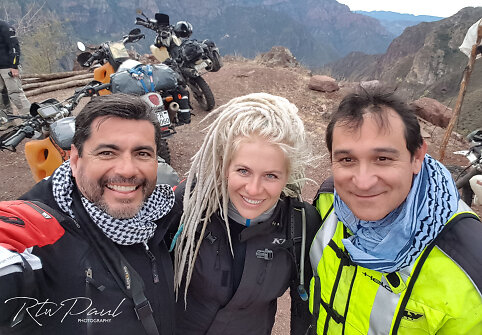 &bdquo;Chihuahua Motorrad&ldquo; klubo motociklininkai Meksikos Batopilas miestelyje