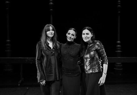 Monica Bellucci, Beata Molytė, Anželika Cholina (de&scaron;inėje)