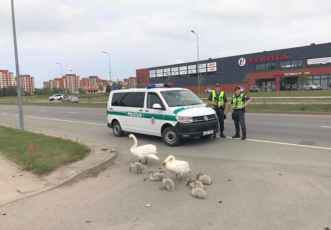 Pareigūnai trumpam sustabdė eismą