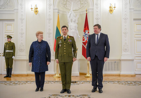 Prezidentė suteikė brigados generolo laipsnį Raimundui Vaikšnorui