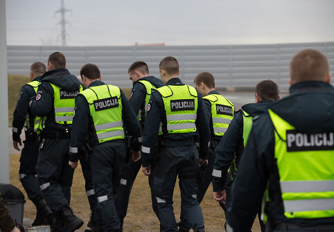 Kauno policijos pareigūnai įvertino savo vairavimo įgūdžius sudėtingomis eismo sąlygomis
