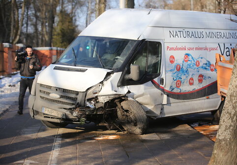 Antakalnio gatvėje susidūrė 4 automobiliai
