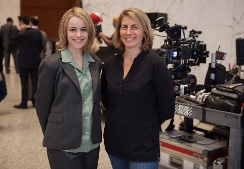 Žurnalistė Sacha Pfeiffer ir ją filme &bdquo;Sensacija&ldquo; įkūnijusi aktorė Rachel McAdams