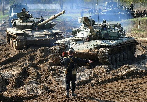 Ukrainos tankistai mokosi poligone Charkove
